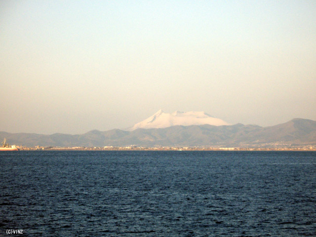 青森県 北海道 青函フェリーからの眺め　「北海道駒ヶ岳」が見える